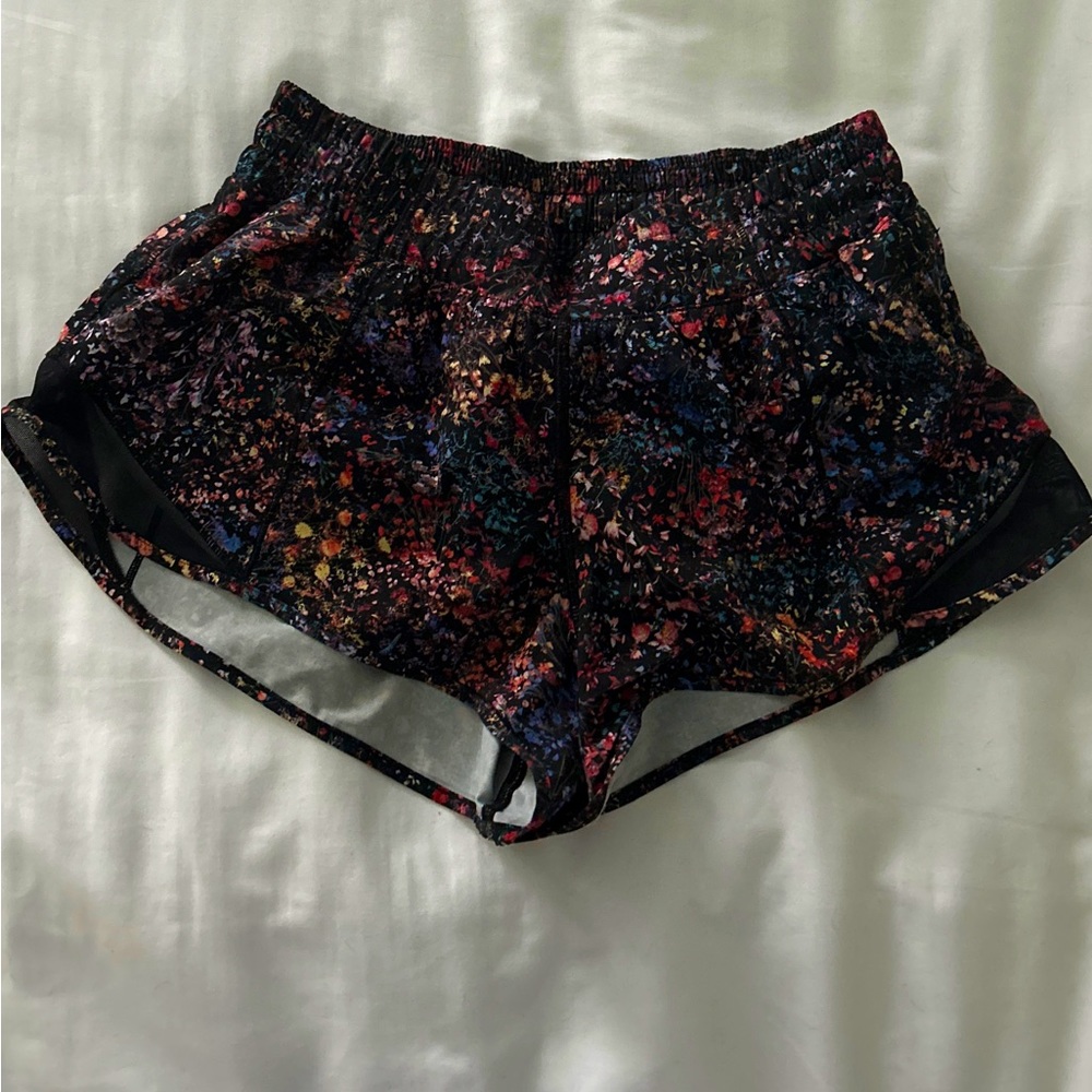 Lululemon Hotty Hot - Size 6